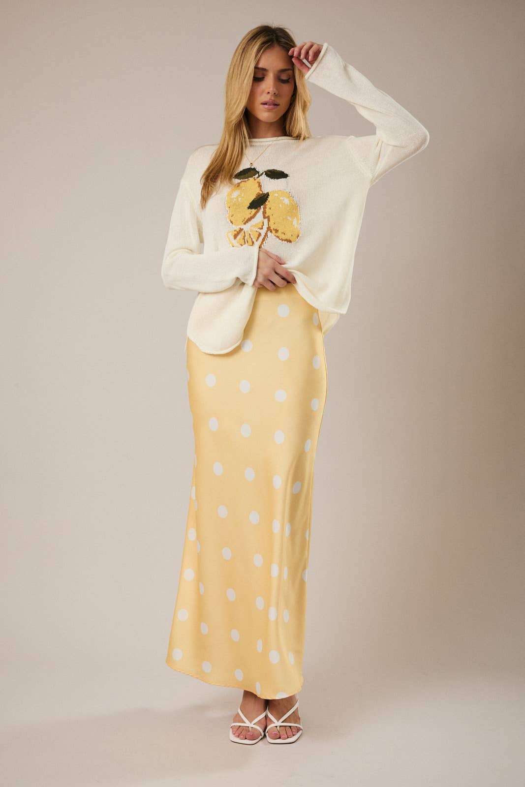 ROUND ROLL UP NECK LEMON GRAPHIC SWEATER