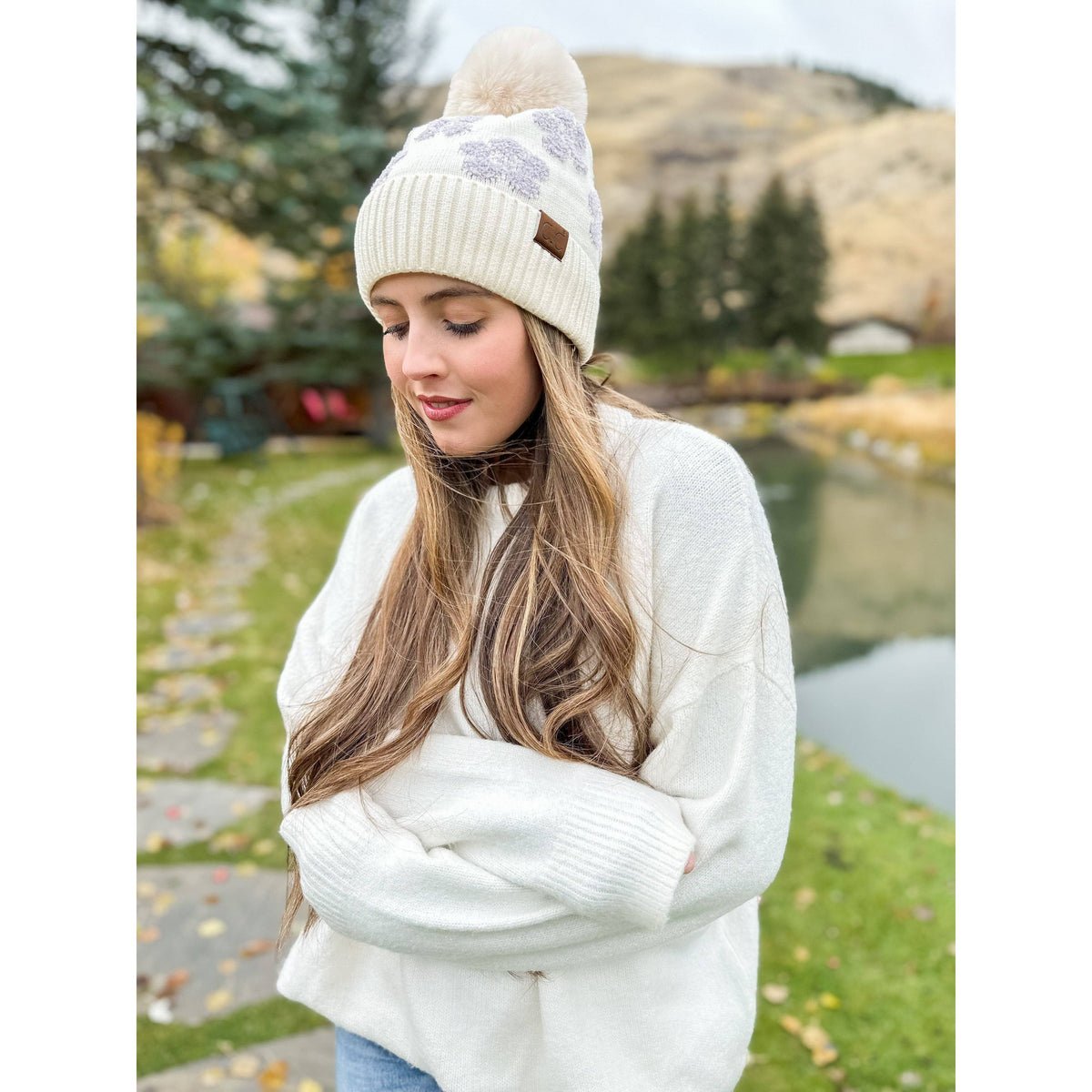 Daisy Patterned Faux Fur Beanie